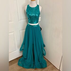 City Triangles 2 Piece Gown Prom Formal Vintage C2